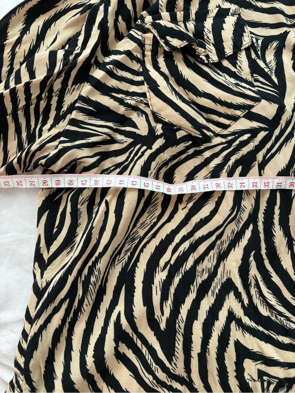 Trendy Zebra Print blouse – Size L - Picture 4 of 6